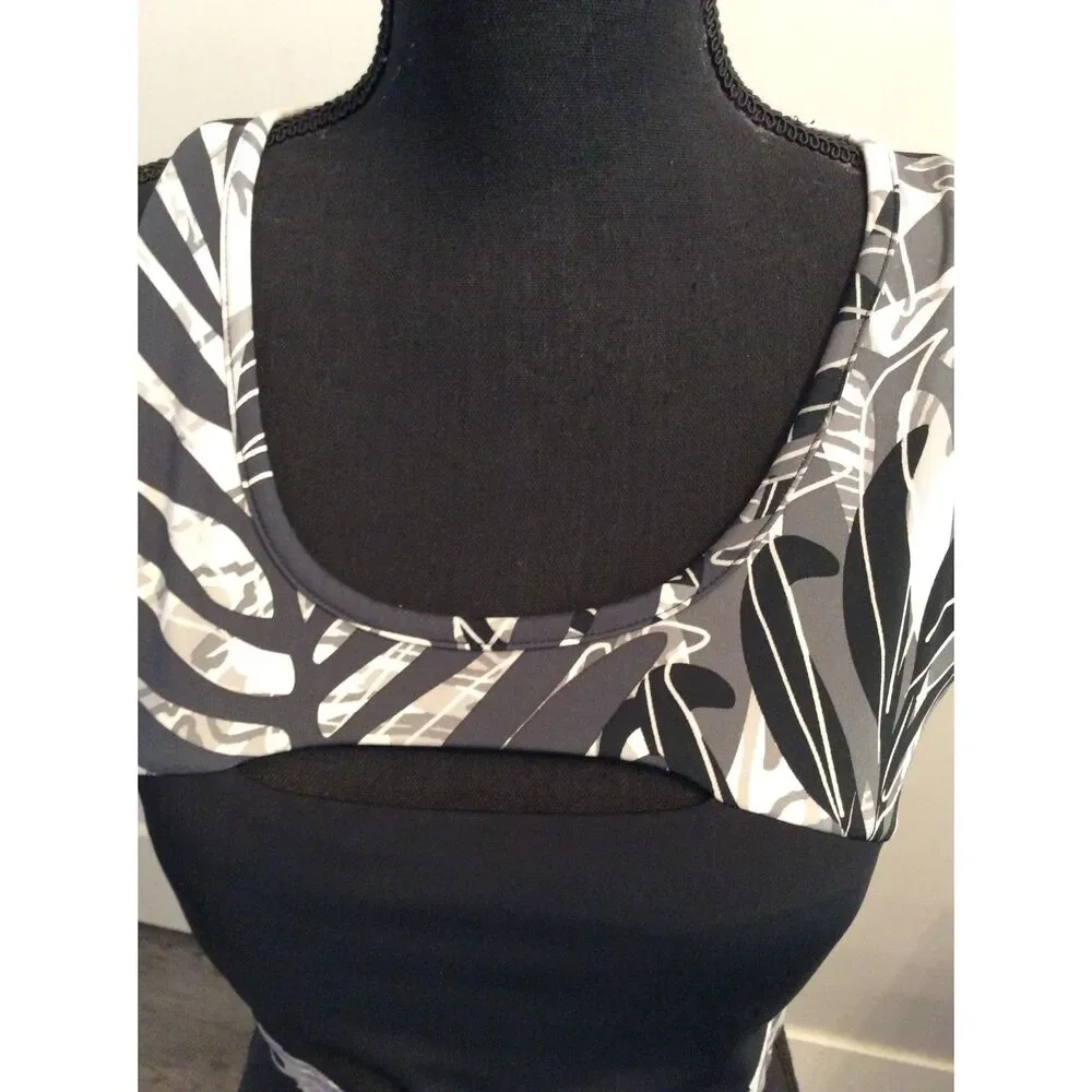 Gymshark Cropped Sports Bra Size Medium M Black Gray White floral Front Open
